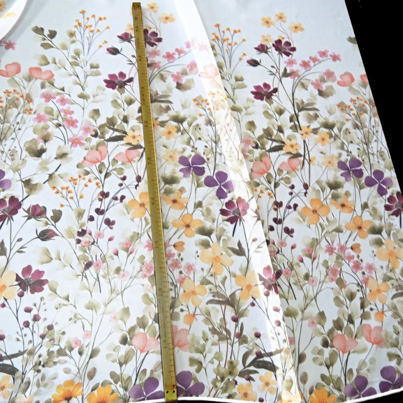 Voálová záclona s olůvkem Kvítí - Vyber výšku ↕ (cm): 290, Vyber šití: bez obšití