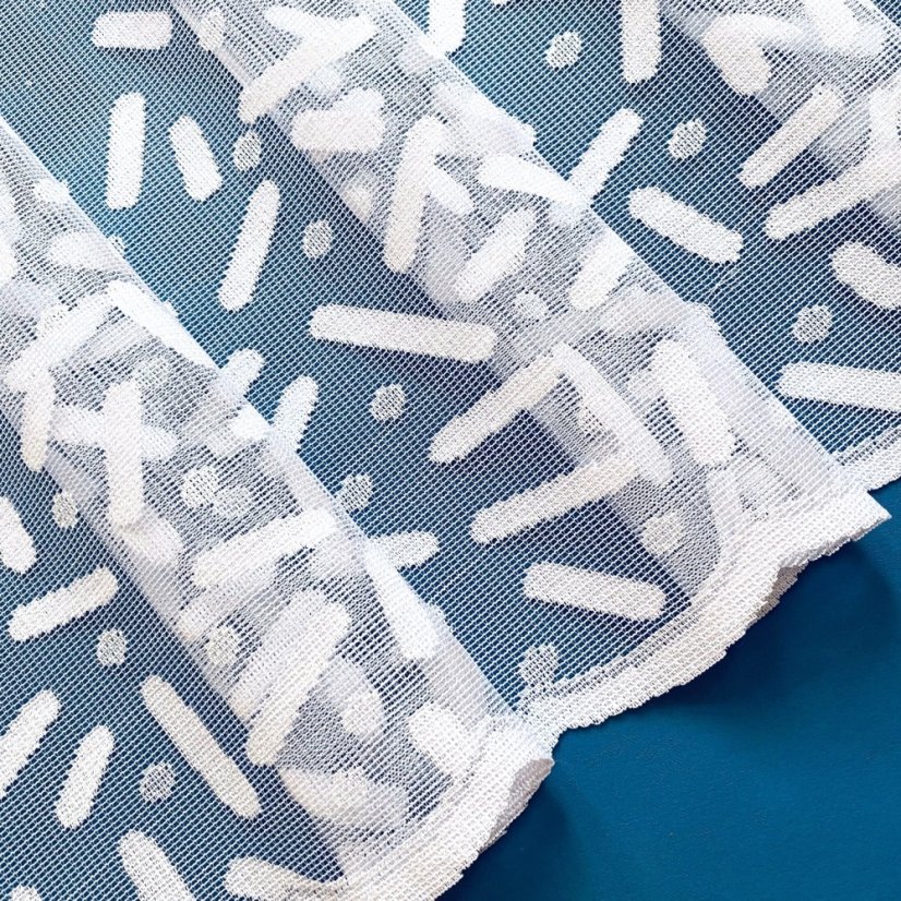 Vitrážová záclona Charlie - Vyber výšku ↕ (cm): 40, Vyber šití: bez obšití