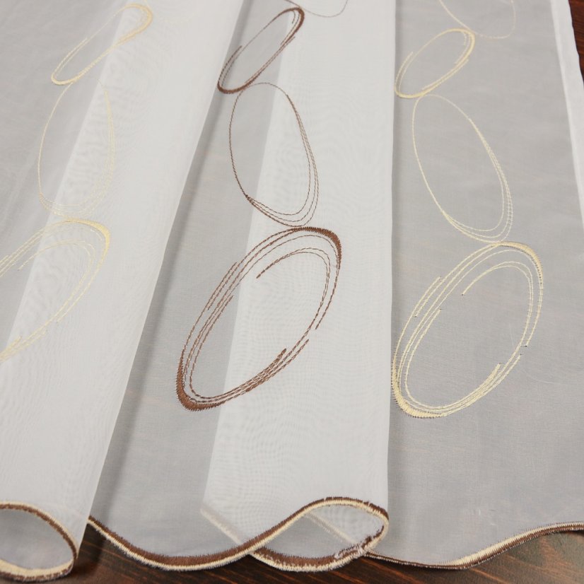 Vyšívaný voál Pallas - krém/hnědá - Vyber výšku ↕ (cm): 290, Vyber šití: bez obšití