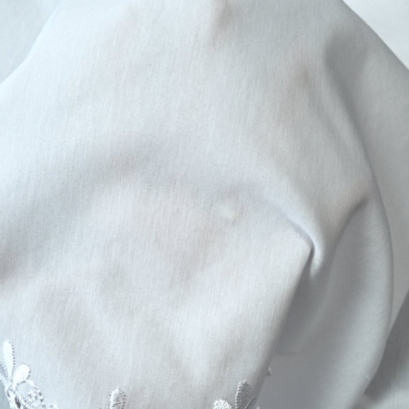 Vitrážová záclona Viola - Vyber výšku ↕ (cm): 40, Vyber šití: bez obšití