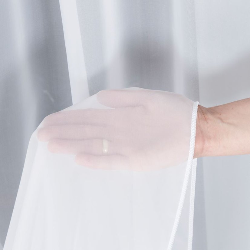 Hladký bílý voál s olůvkem - nehořlavý - Vyber výšku ↕ (cm): 330, Vyber šití: bez obšití