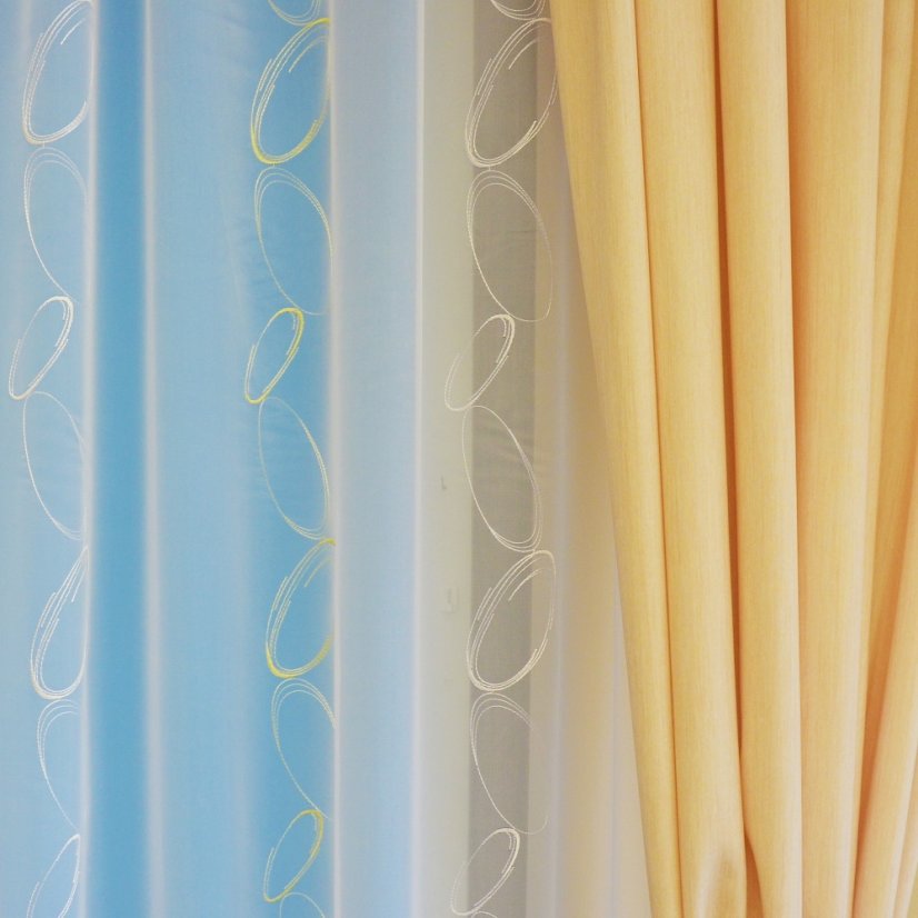 Vyšívaný voál Pallas - bílá/limeta - Vyber výšku ↕ (cm): 290, Vyber šití: bez obšití